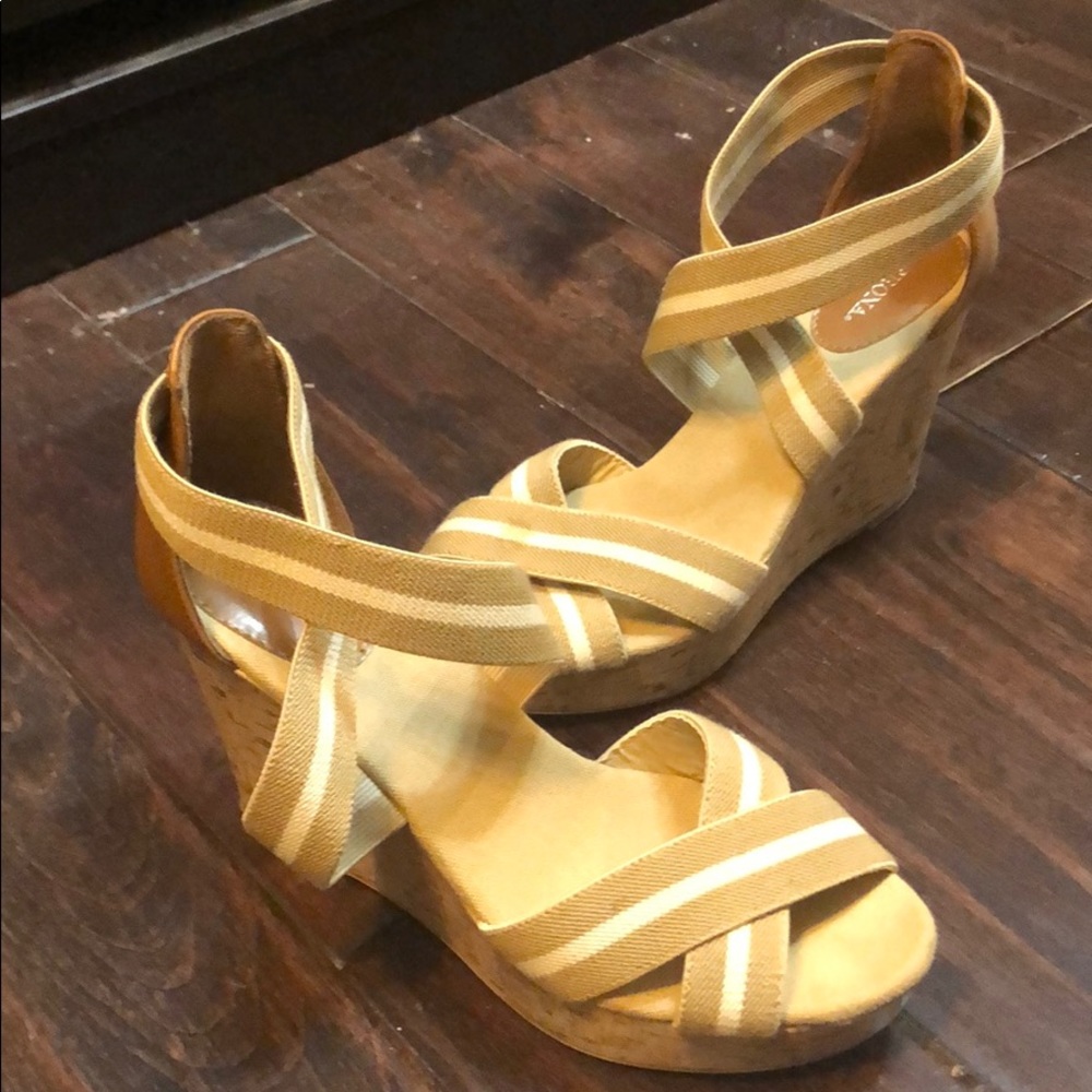 Women’s size 9.5 melons wedges